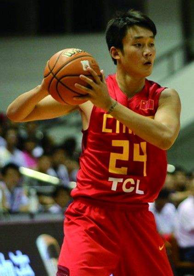 体坛快车 |中韩对决丁彦雨航有话说 足协杯冠军今晚即将揭晓