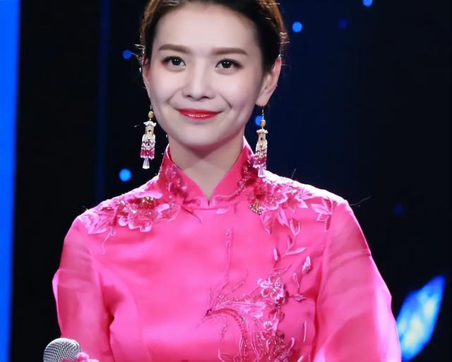 栗坤曾经是北京电视台的著名主持人,在很多的节目中都可以看到栗坤的