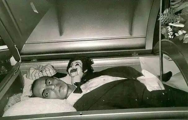 盘点历史上已知的,15张最恐怖的老照片,究竟哪张能吓到你?