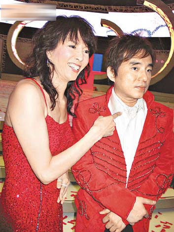 郑裕玲与吕方分手姐妹并不知晓图