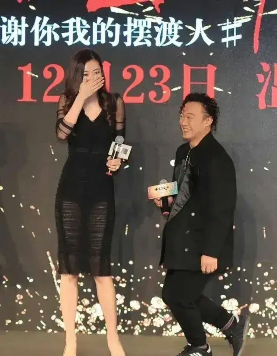 林志玲173的身高显得好娇小,严重怀疑熊黛林少报身高了,至少1m82,目测