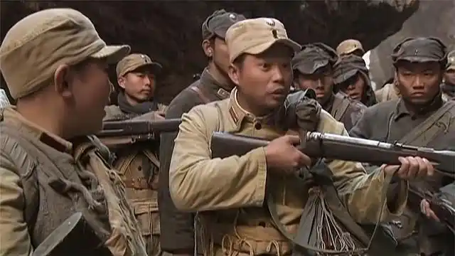 出川晋绥军临阵脱逃路上遇见川军还蛮横无理下秒不要太解气