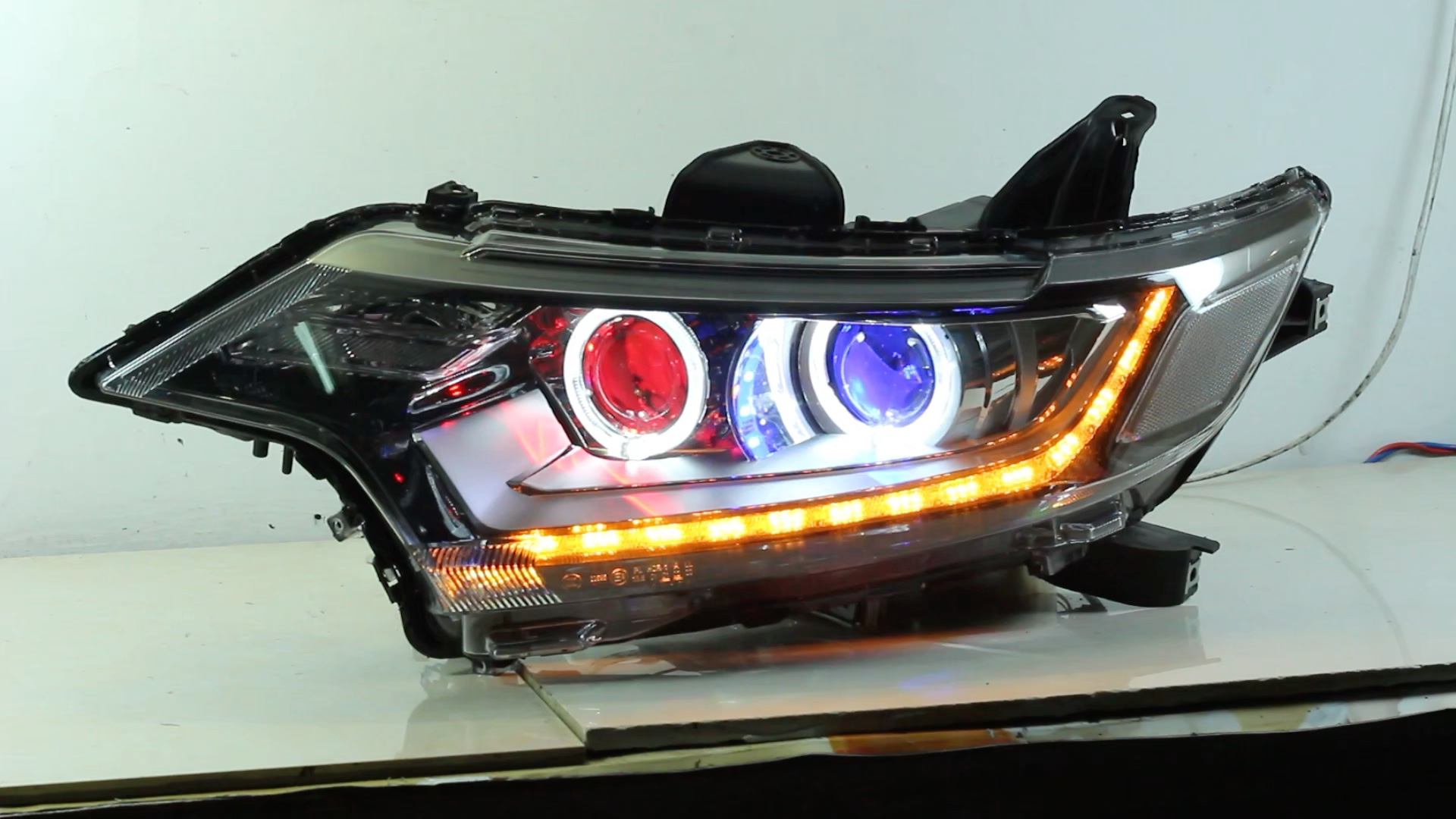 18款三菱欧蓝德大灯总成改装led双光透镜七彩恶魔眼日行灯