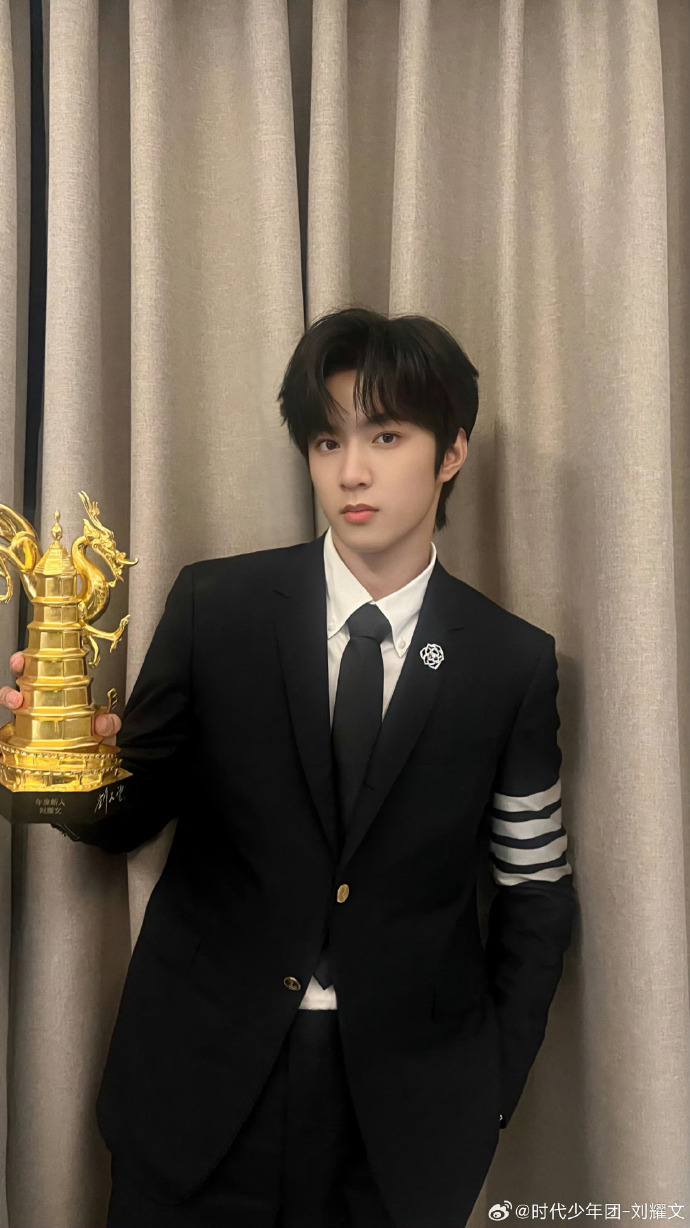 刘耀文楼间楼演唱会##青年演员刘耀文