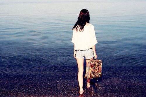女生意境的面对大海背影图片_伤感图片_窝窝qq网