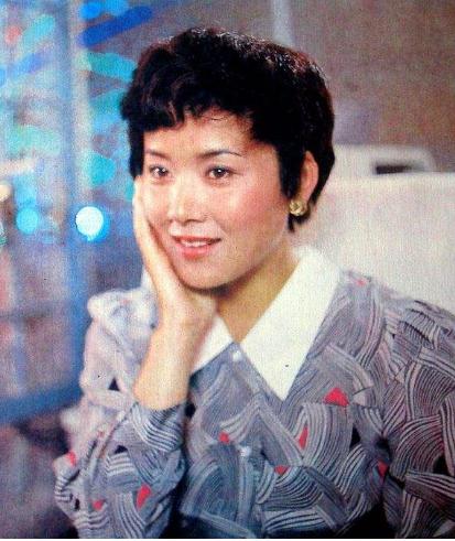 出身军人家庭,出道40年兢兢业业,嫁导演相爱38年,今生活幸福|吴竞