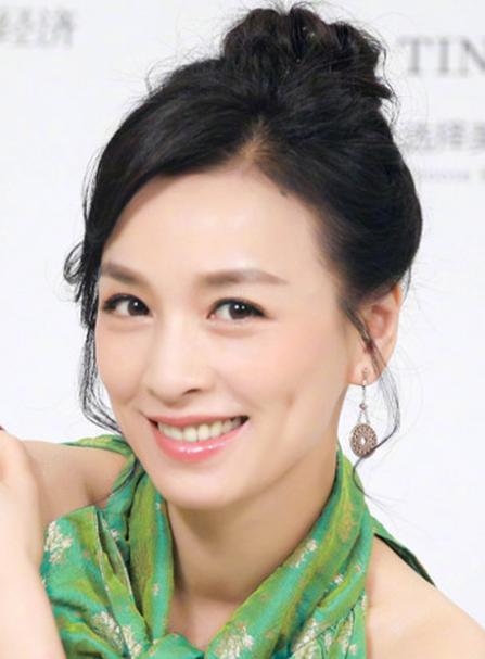 一代女神张庭爆照依旧似少女缴税21亿后她越来越好看了