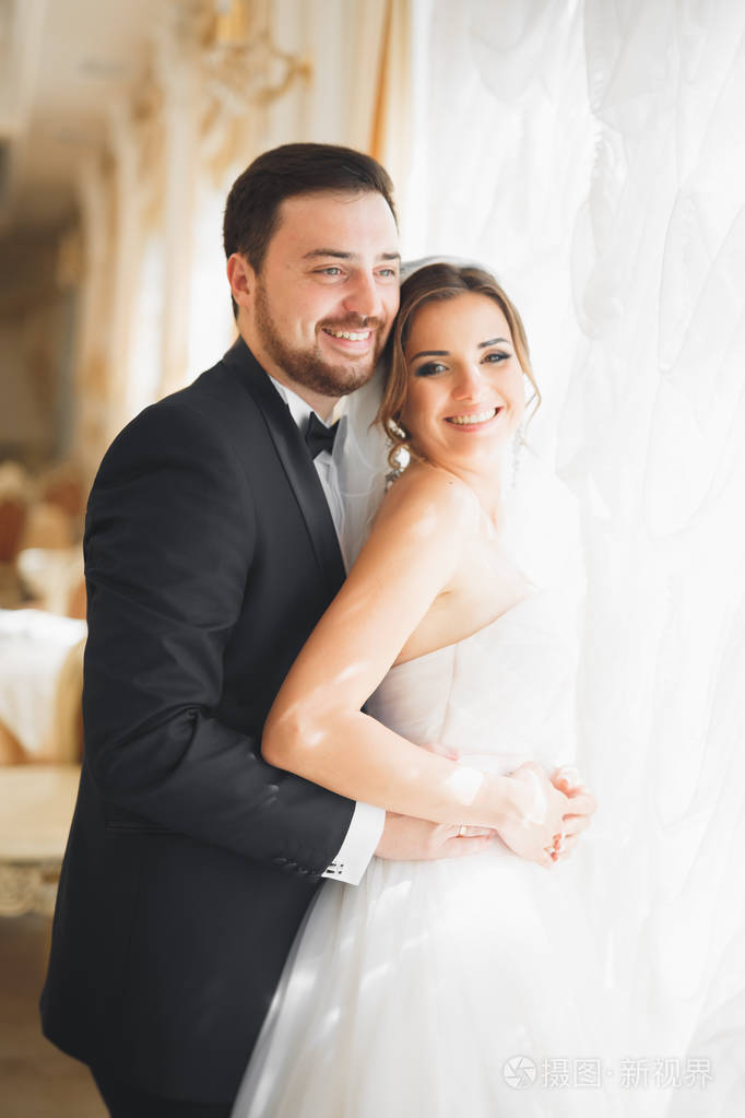 性感时刻的豪华婚礼情侣照片-正版商用图片01ks0z-摄图新视界