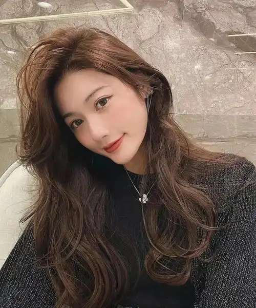 烫发女中长发发型大波浪卷发发型