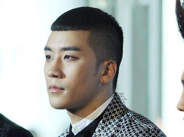 撇去胜利的丑闻事件不说单看寸头造型的话,权志龙太阳圆寸造型太上头!