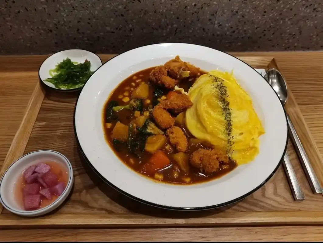 池奈日式咖喱蛋包饭.总有一些美好值得纪念,吃这个饭的时候,我 - 抖音