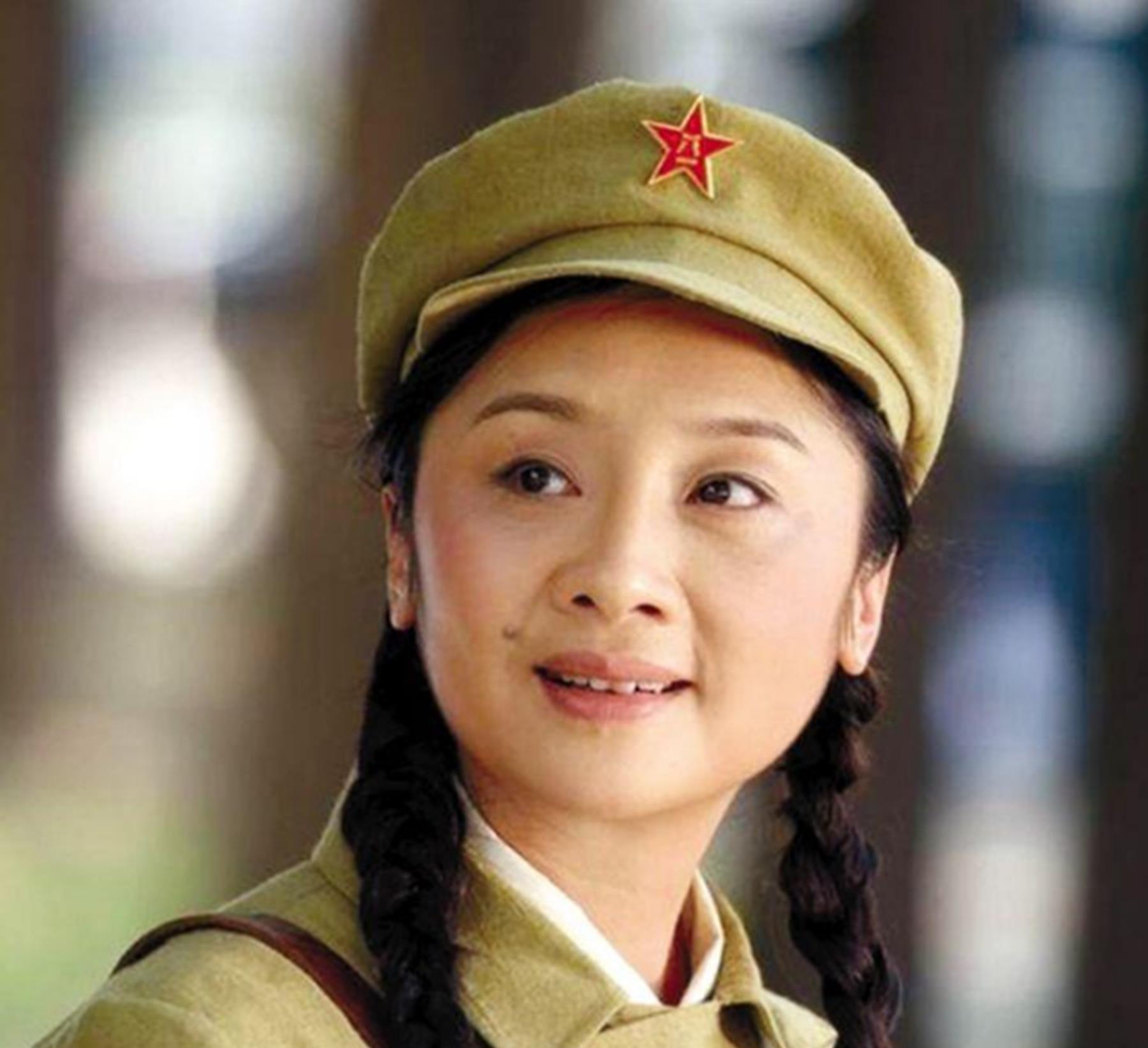 唐静:用10年捧红丈夫王新军,却被秦海璐"截胡",53岁仍单身