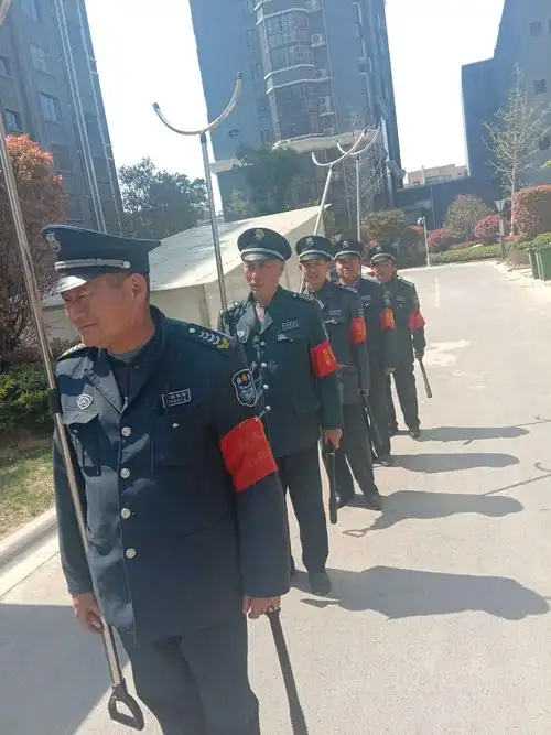 富园雅郡保安白天工作照 - 美篇