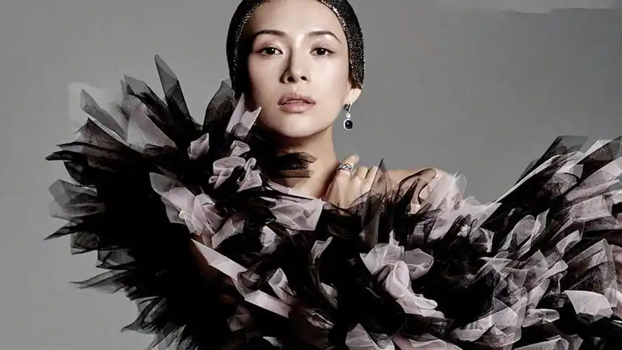 电脑壁纸 明星 大陆明星 来一波章子怡最新时尚封面写真