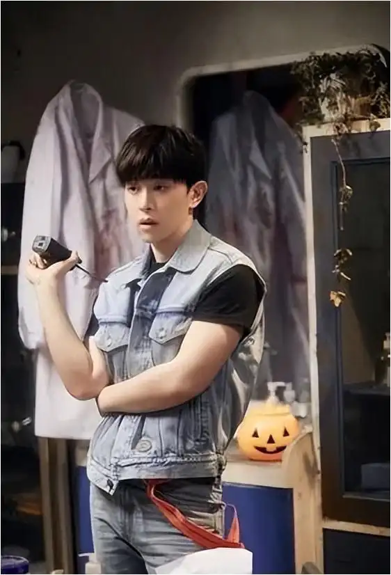 退网1年后再看邓伦如今的窘境真是可恨又可悲