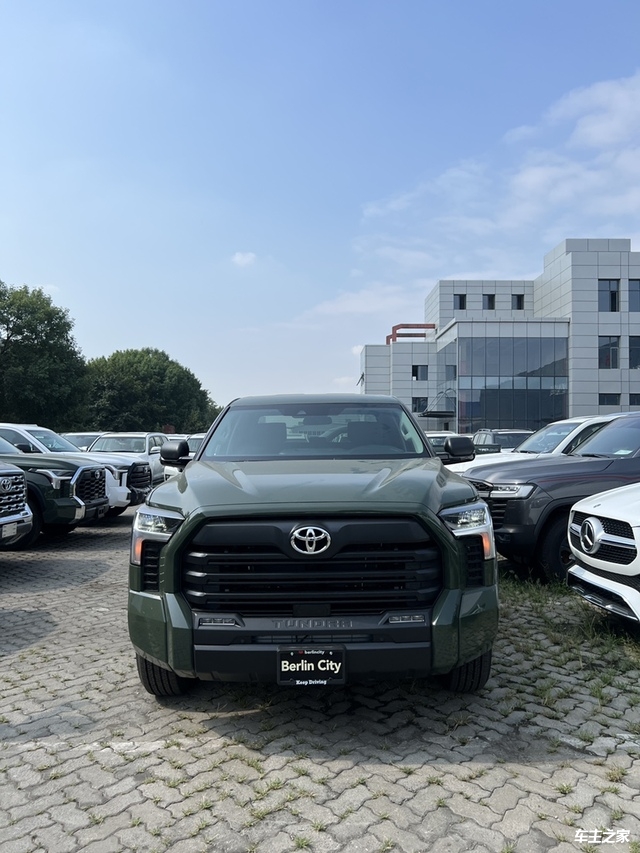 2022款丰田坦途sr5越野皮卡天津港超低价49万起