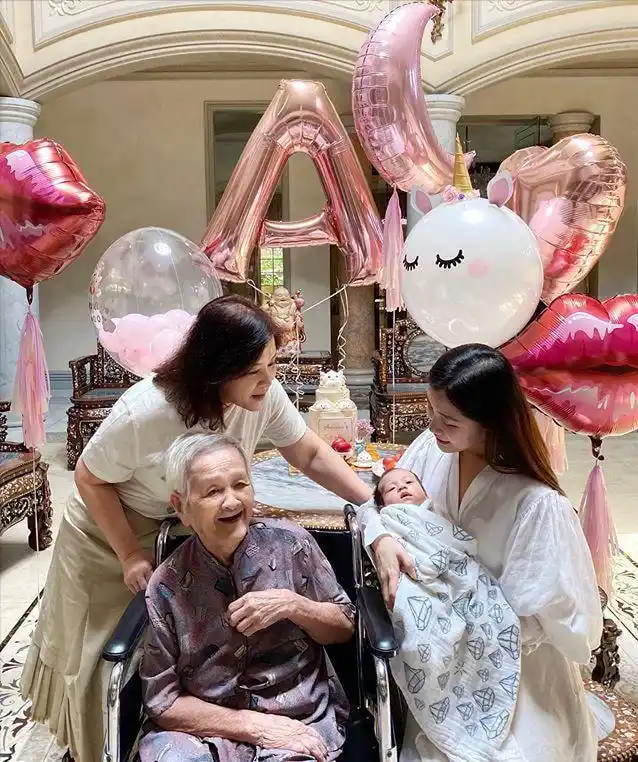 朱丽倩舅舅庆生刘德华小姨子穿绿裙抢镜陈志远两儿子超帅气