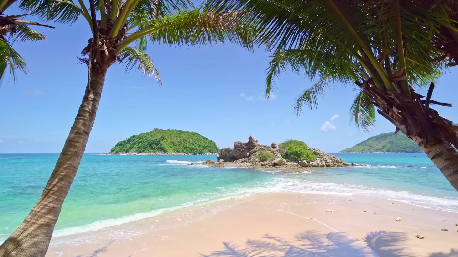 海浪拍打沙滩的舒缓声音非常适合冥想和睡眠,大海的节奏声让人平静.