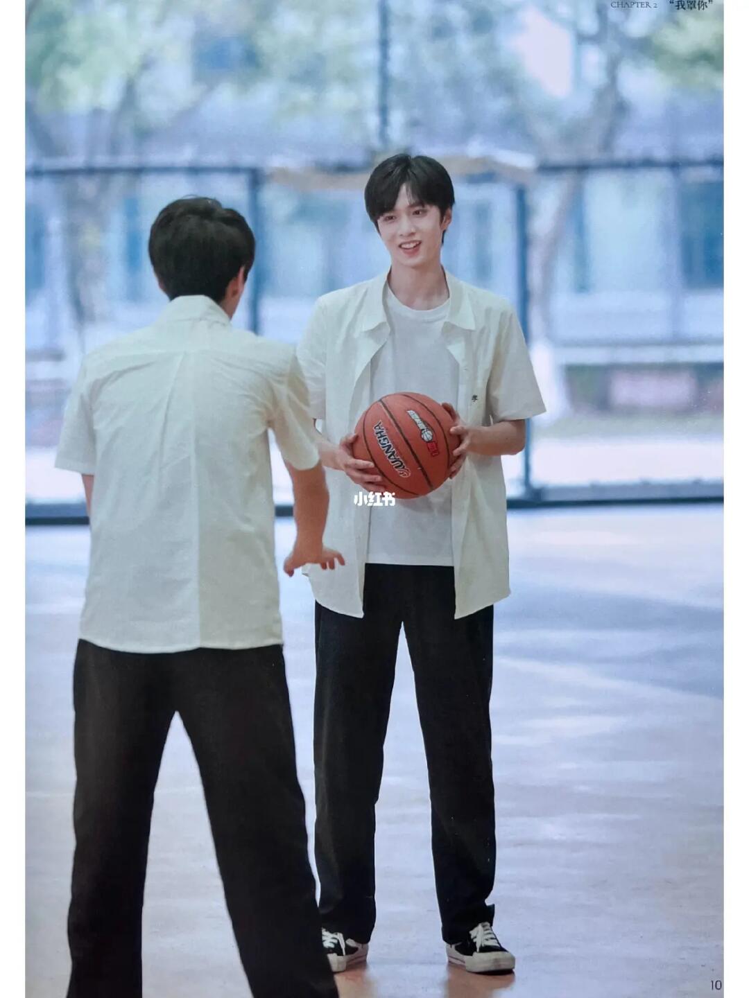 刘耀文帅气学长打篮球