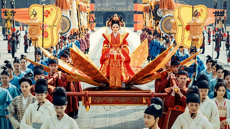 东宫李承鄞小枫大婚 中式风婚纱照你给几分