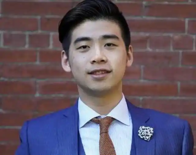 赌王女儿何超盈倒贴14亿下嫁东北小伙婚后被丈夫宠成宝