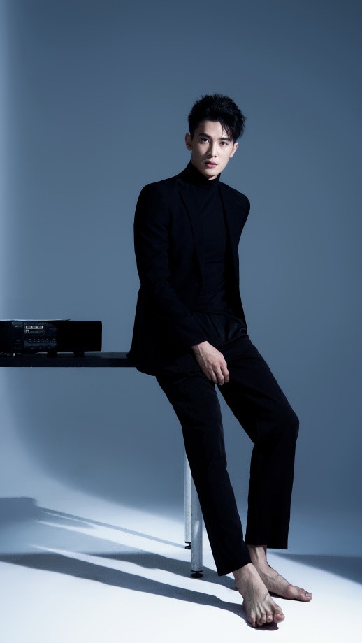 《声入人心》选手李向哲刚刚高调官宣恋情,前妻邱箫婵就发文指控其