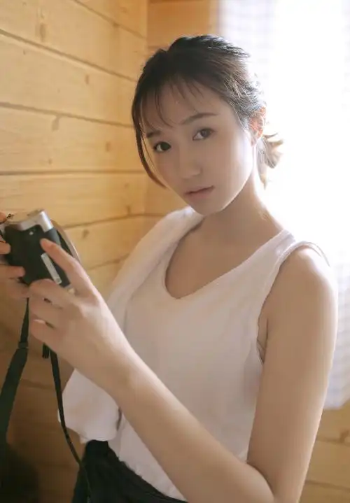 丰满美女模特性感治愈诱惑写真