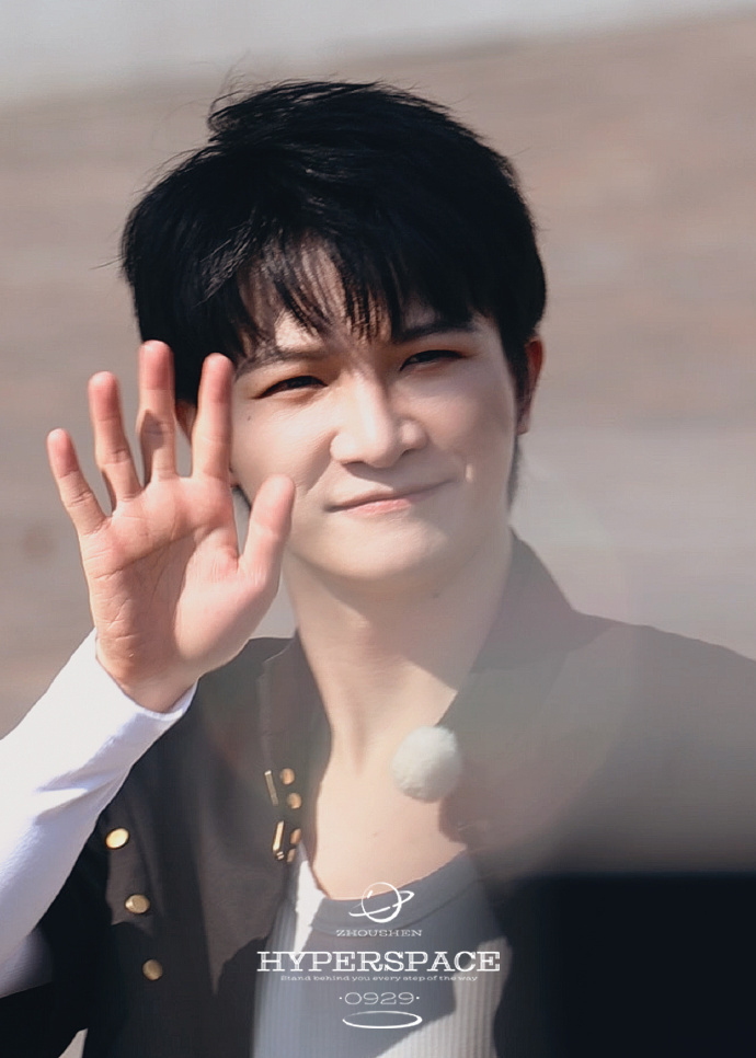 关于我们小深总  从超有范儿到超可爱    @卡布叻_周深