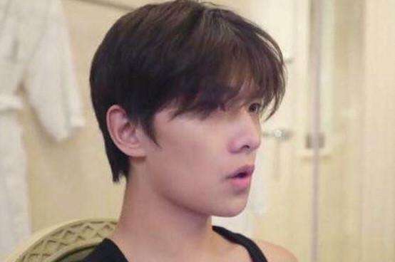 3大男星卸妆后,杨洋无差别,李易峰秀气,最后一位天壤之别