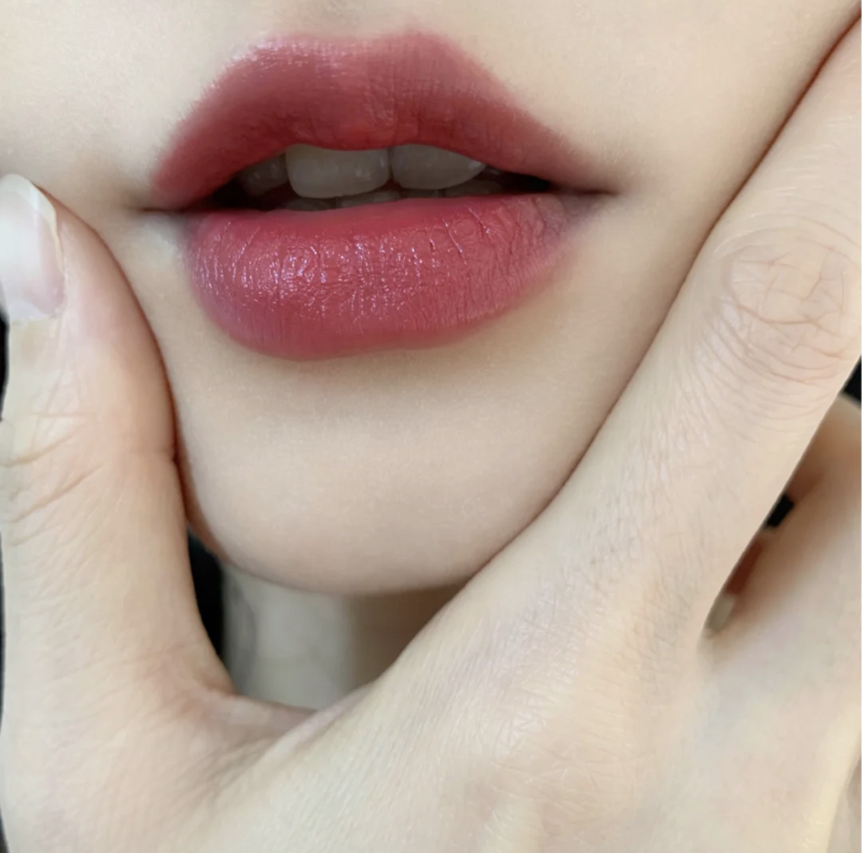 不同唇形的口红涂法:标准唇气质百搭,微笑唇不适合圆脸