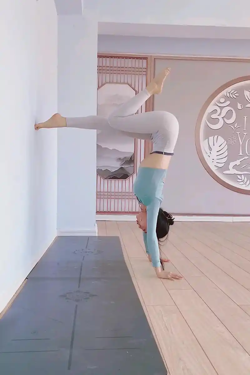 健身是生活的苦药,健康是一生的解药!#提升气质 #花式下腰  - 抖音