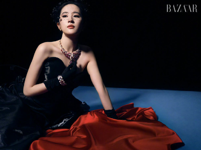 刘亦菲时尚芭莎4月刊封面