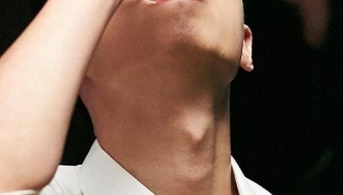 为什么男性有性感的喉结很多女性都没有从生理结构上告诉你