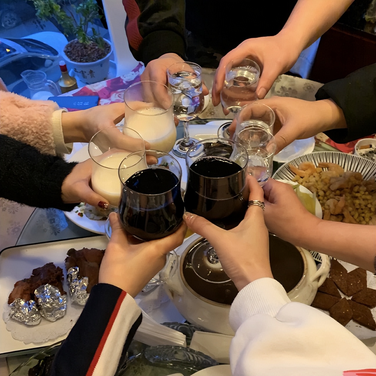 高中同学聚会,"高考分数和现状对应图"对比,读书真的很重要