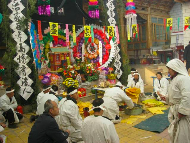 最近回老家参加了几个丧事,感触最深的就是人死后办理丧事太麻烦了!