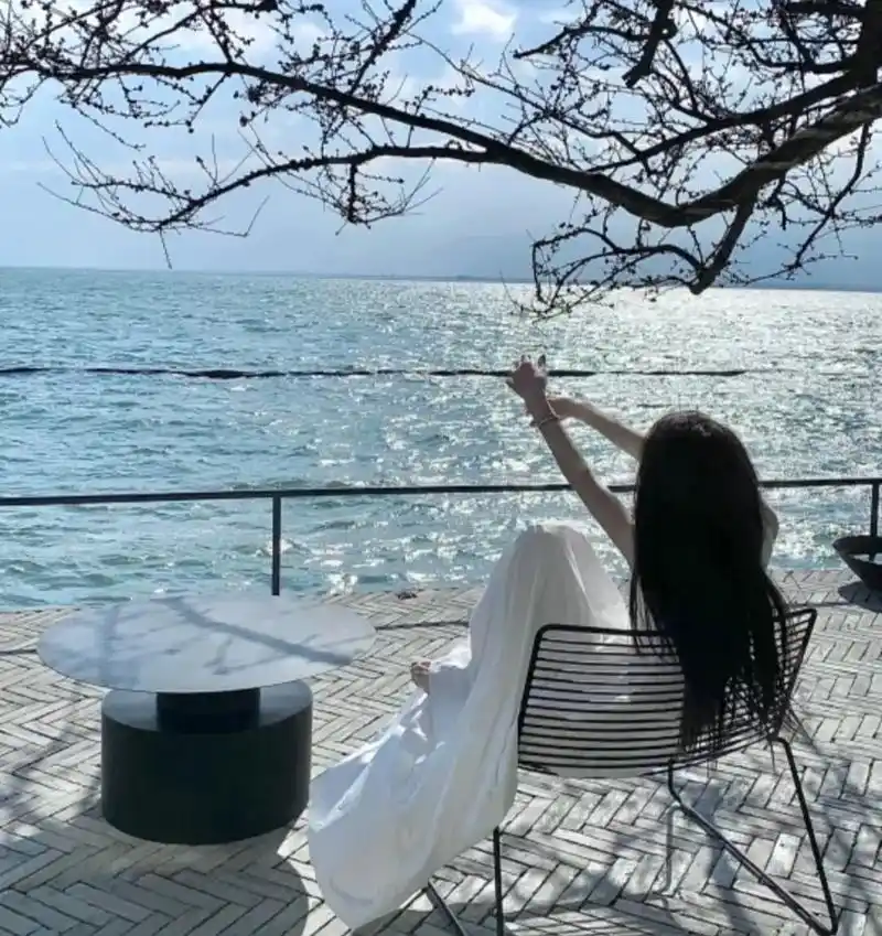 女生头像ins高级质感高冷背影 - 抖音