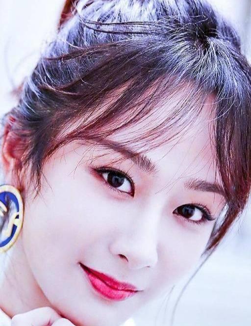 杨紫的身材不好,却很会穿,你永远看不透她的想法