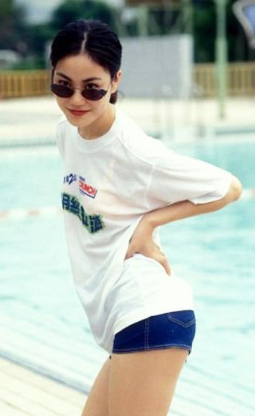 王菲的腿又白又直无愧天后称号