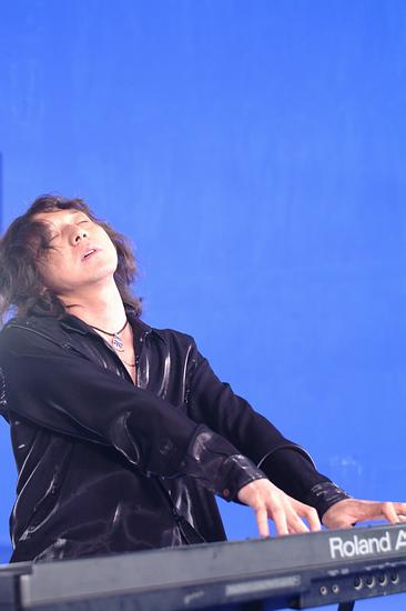 零点乐队--键盘:朝洛蒙(组图)