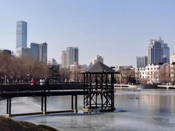 大连儿童公园的湖面