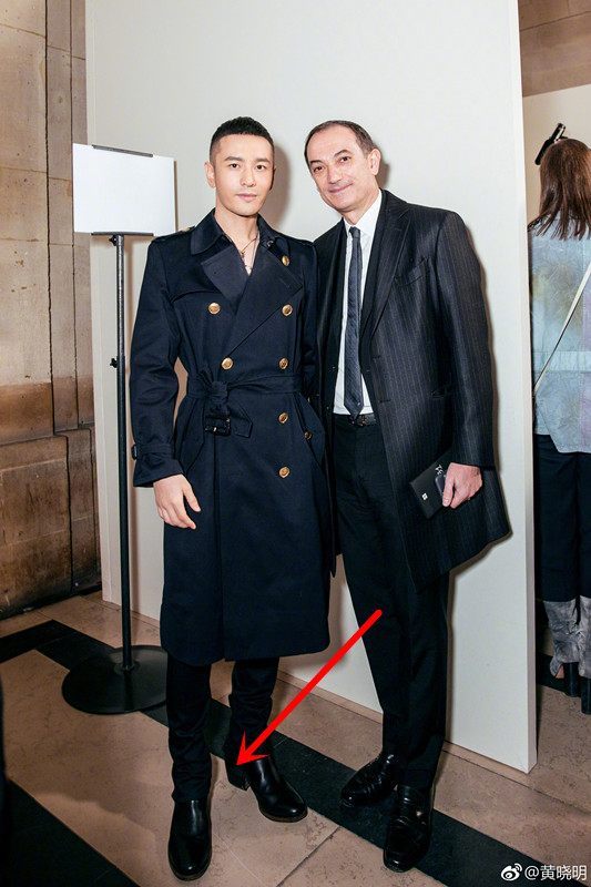 黄晓明新发型亮相时装周,脚踩10公分增高鞋与刘涛一样高