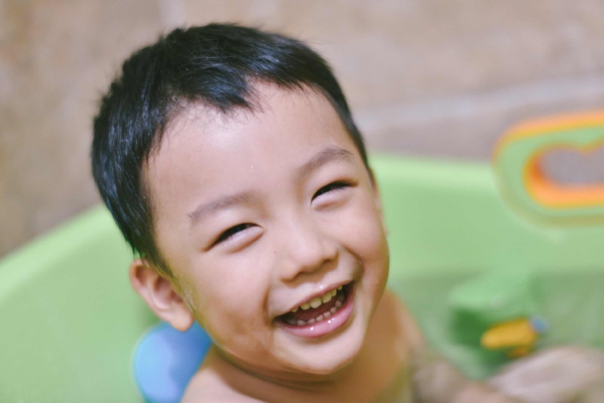 我洗澡啊儿子儿好放多多的水么我嗯儿爸爸给我拍一张吧我不是拍过了吗