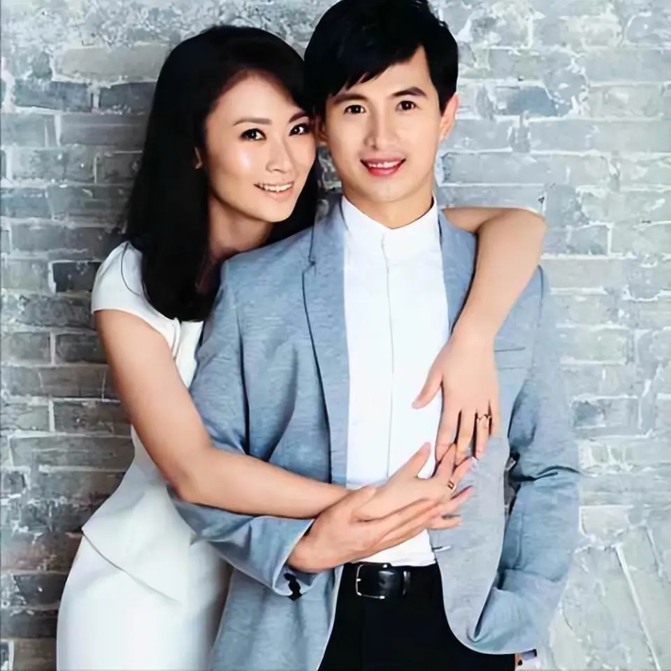 舞蹈家黄豆豆:娶演员妻子,婚后生下一双儿女,一家四口其乐融融_腾讯