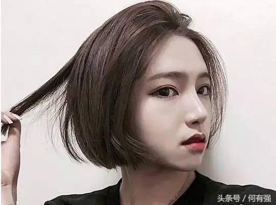 1,大脸女生剪短发发型,怎么的才能做到修颜显瘦?