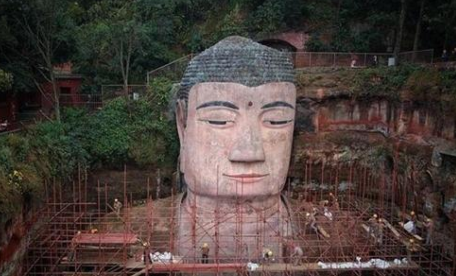 四川乐山大佛胸口处暗藏一密室,专家进入后,证实千年前的传言