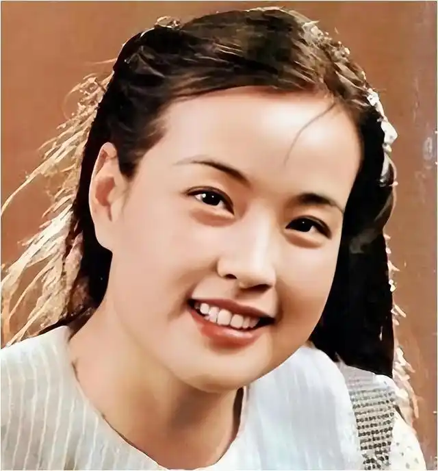 刘晓庆饰演少女引争议清醒回应让人深思70岁仍与丈夫感情甜蜜