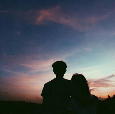 因为属鼠男和属蛇女都是纯洁的人,所以两人相合可以相爱