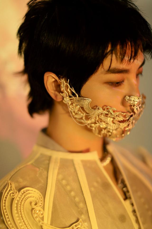 歌王华晨宇那些年出席活动而产出的绝美图片