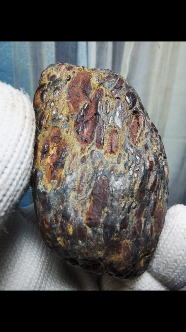 高熔五彩球粒陨石小精品