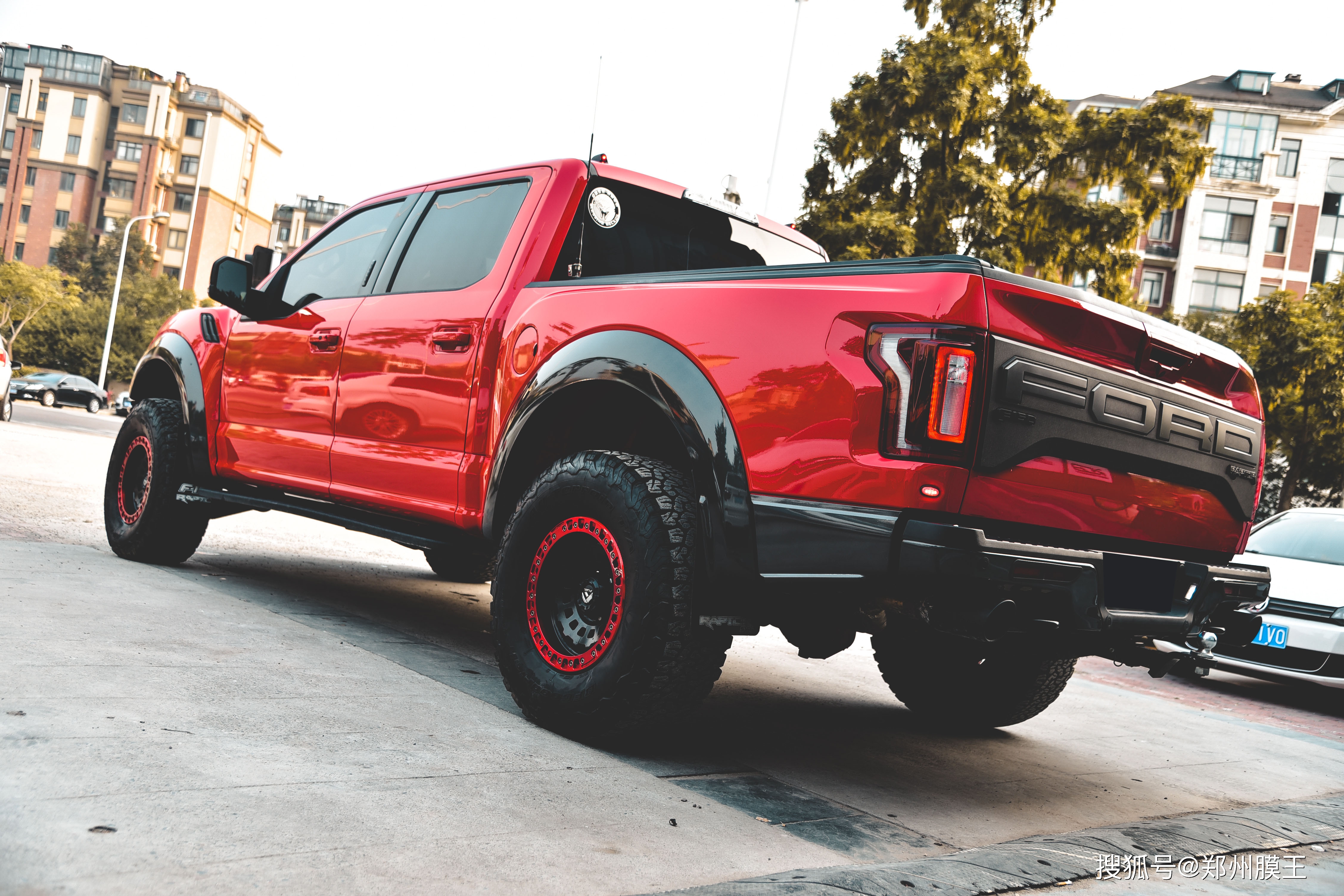 强劲大皮卡福特猛禽f150保护好它才能翻山越岭